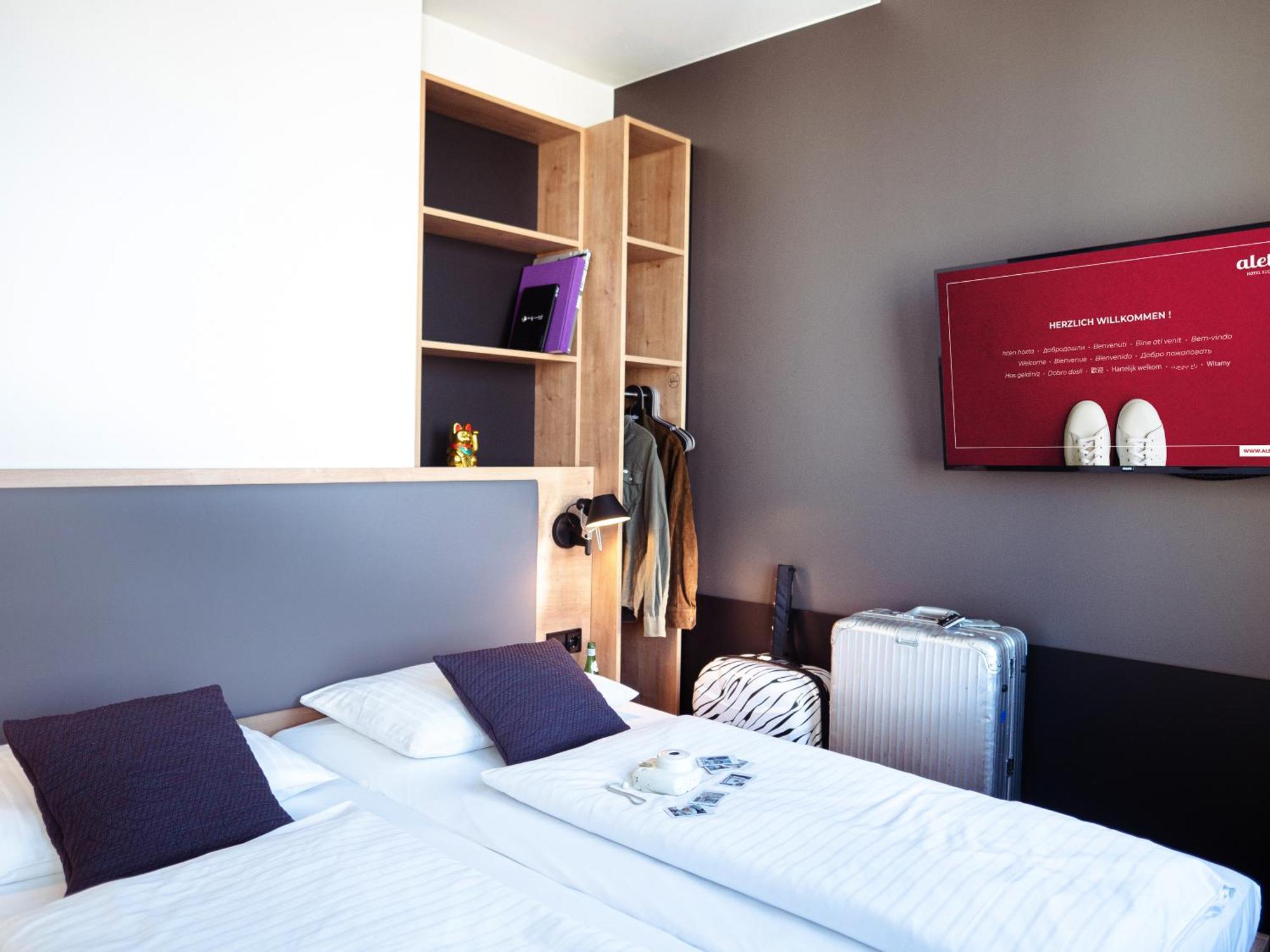 Six-Bed Room